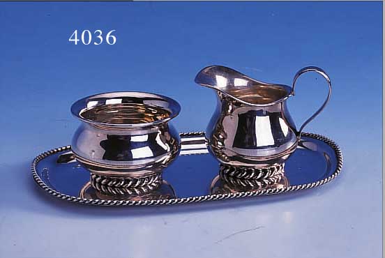 SAHNEGIEßER UND ZUCKERSCHALE AUF TABLETT, DEUTSCH, GRIMMINGER, 925ER SILBER, KORDELVER- ZIERUNG, CA. 240 G, TABLETT CA. 19 X 11 CM