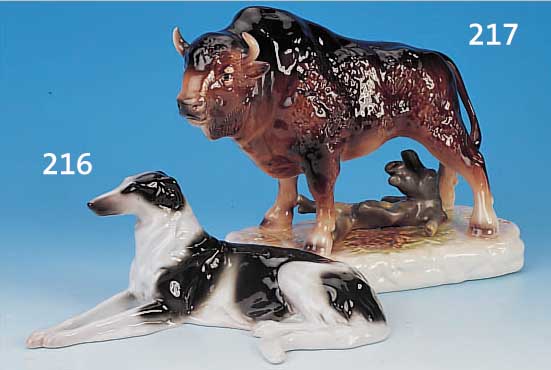 PORZELLANFIGUR, ROYAL DUX, 30ER JAHRE, , AUEROCHSE, BUNT BEMALT, H. CA. 24 CM