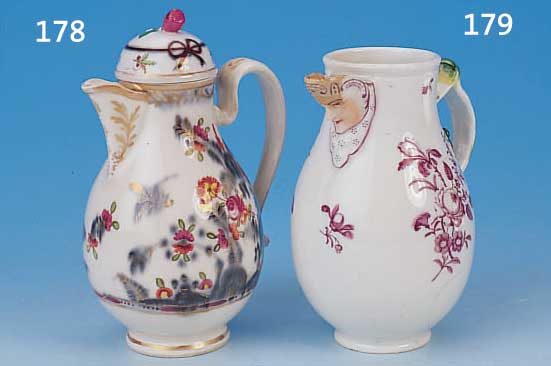KäNNCHEN, WIEN, UM 1797, , PORZELLAN, BLAUE FLORALE UNTERGLASURBEMALUNG MIT BUNTER MALEREI DARüBER, GOLDSTAFFAGE BERIEBEN, DECKELSEK., H. ...