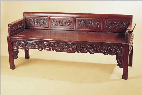 BANK, CHINA, UM 1900, HOLZ REICH GESCHNITZT MIT FLORALEM DKEOR, H. CA. 80 CM, SH. CA. 53 CM, B. CA. 188 CM, T. CA. 80 CM