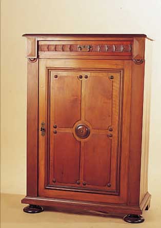 VERTIKO, NORDDEUTSCH, UM 1900, NUßBAUM FUR- NIERT, 3 EINLEGEBöDEN, RESTE ALTEN WURMBEFALLSGEBRAUCHSSPUREN, M.: 130X88X49 CM.