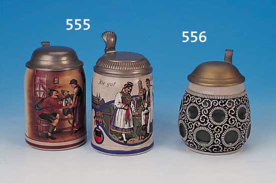 ZWEI BIERKRüGE, DEUTSCH, UM 1910, STEINZEUG, 1 X BUNT LITHOGRAPHIERT UND AUS- GEMALT MIT DEFREGGER-MOTIV, H. CA. 14 CM, 1 X BUNT ...