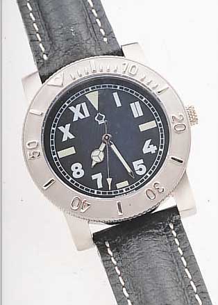 ROYAL NAVY HERRENARMBANDUHR CLASSIC AUTOMATIK, SCHWEIZ UM 1999, EDELST. SAT., ORIG.-ETUI, BODEN GESCHR., L?NETTE EINS. RAST. DREHB., MINERALFLACHGL., ...