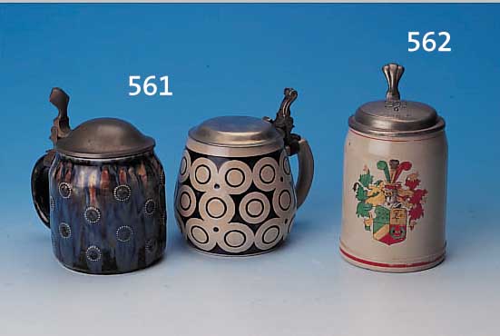 KONVOLUT ZWEI BIERKRüGE, HöHR-GRENZHAUSEN, UM 1900-1910, STEINZEUG, 1 X NäHE ALBIN MüLLER, MIT BRAUN-BLAU VERLAUFENDER LAUFGLASURUND ...