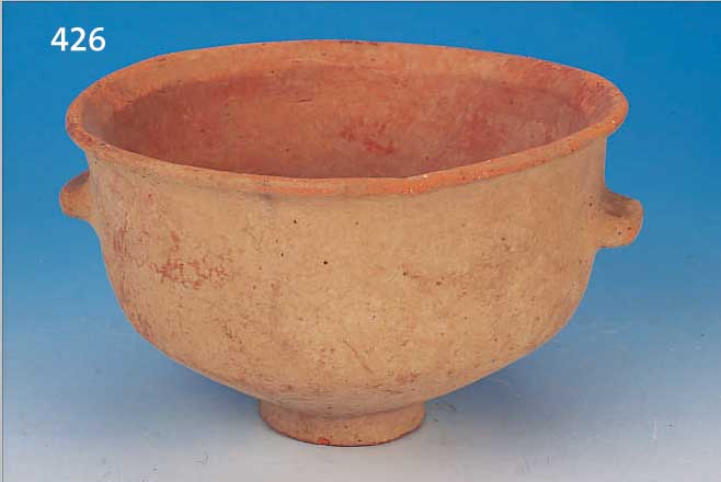 GROSSE SCHüSSEL, CHINA, NEOLITHIKUM, CA. 3500-4000 V.CHR, RöTL. TONSCHERBEN, UNGLASIERT U. UNBEMALT, MIT ZWEI KLEINEN GRIFFEN, GEFäSS-MüNDUNG ...