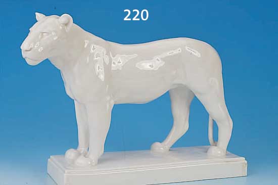 PORZELLANFIGUR, MEISSEN, 20ER JAHRE, SIGN. A. GAUL, SCHREITENDER PANTHER, SOCKEL AN ZWEI ECKEN BESTOßEN, H. CA. 32 CM