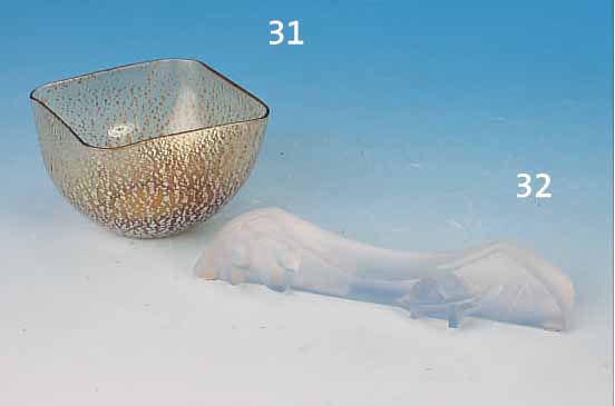 BILDERSTäNDER, R. LALIQUE, NEUERE PRODUKTION, MIT RELIEFIERTEM HASE UND SCHILDKRöTE, MATTIERT, H. CA. 4 CM, L. CA. 18 CM, UNSIGN.