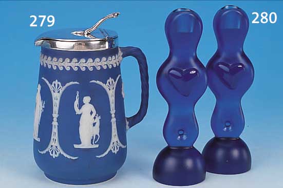 PAAR KERZENLEUCHTER, LALIQUE, NEUERE PRODUK- TION, BLAUES TEILMATTIERTES GLAS, UNSIGN., H. JE CA. 19 CM