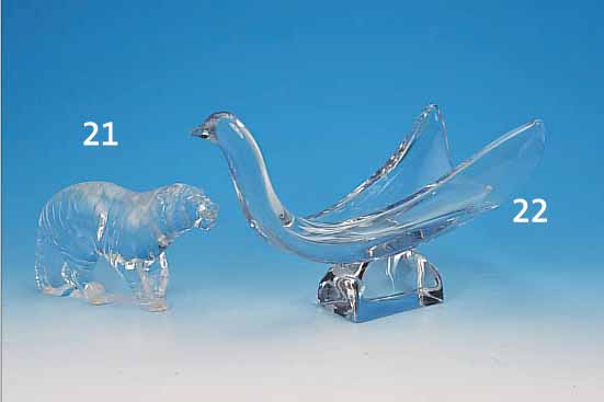 SKULPTUR, LALIQUE, NEUERE PRODUKTION, SCHREITENDER TIGER, FARBLOSES PREßGLAS, UNSIGNIERT, H. CA. 14 CM