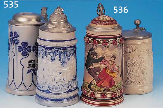 ZWEI BIERKRüGE, WESTERWALD, UM 1900, STEINZEUG, RELIEFIERT, MIT BLAUER SMALTE- MALEREI, ZINNDECKEL, H. JE CA. 18 CM
