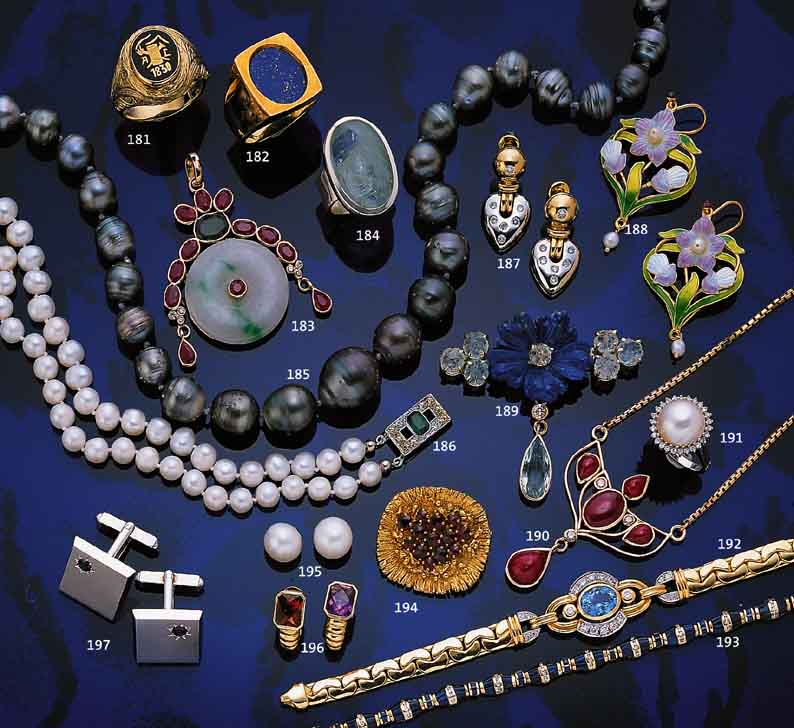 COLLIER MIT RUBINEN UND DIAMANTEN, ROSEG 585/000, RUBINCABOCHONS VON SCHöNER FARBE ZUS. CA. 12.3 CT, 3 DIAMANTEN ZUS. CA. 0.20 CT ...