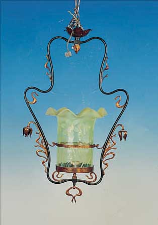 DECKENLAMPE, ÖSTERREICH, UM 1900, SCHIRM URANGLAS/KLARGLAS, IN DIE FORM GEBLASEN, FLO- RALES INNENRELIEF, MESSINGMONTUR, TEILVER- GOLDET, ...