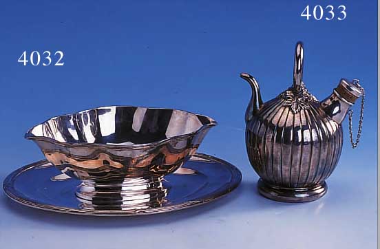 KLEINES ÖLKäNNCHEN, SPANIEN UM 1910, SILBER, BAROCKSTIL, RILLENDEKOR, HENKEL MIT BLATTABSCHLUß, KORK MIT SILBERKETTCHEN, H CA. 15 CM