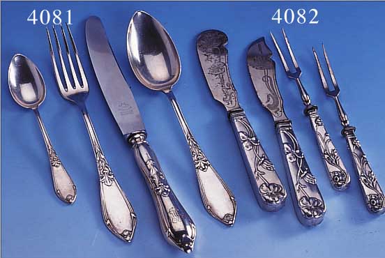 39-TEILIGES BESTECK, AUERHAHN GEISSLINGEN UM 1900, 800ER SILBER, BEST. AUS 11 MESSERN MIT STAHLKLINGEN, GRIFFE GEFüLLT, 10 GABELN, 10 LöFFEL, ...