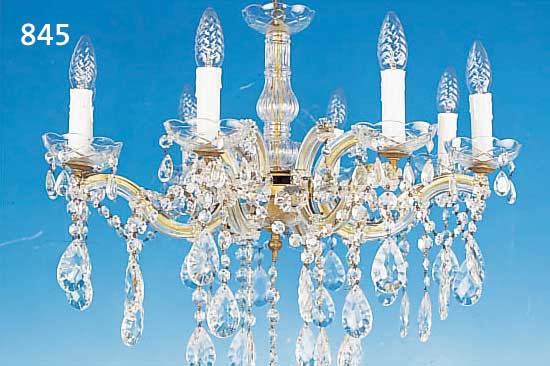 DECKENLEUCHTER, ITALIEN, 50ER JAHRE, GLASUMMANTELTE METALLMONTUREN, ACHT BRENN- STELLEN, REICHER FACETTIERTER GLASBEHANG, ELEKTR. ...