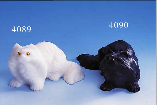 KATZE AUS WEIßEM OBSIDIAN, CA. 2.55 KG, H CA. 11 CM L CA. 16 CM