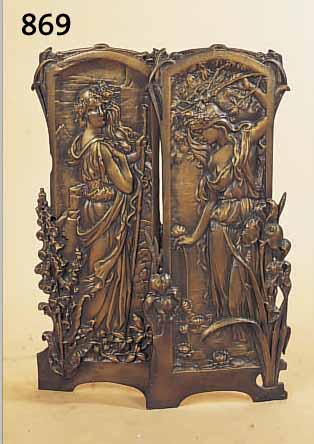 PAAR WANDAPPLIKEN, FRANKREICH, UM 1900, METALLGUSS, REICH RELIEFIERT MIT TYPISCHEN JUGENDSTILMOTIVEN, FRAUEN MIT BLUMEN, JE CA. 55 X 22 CM