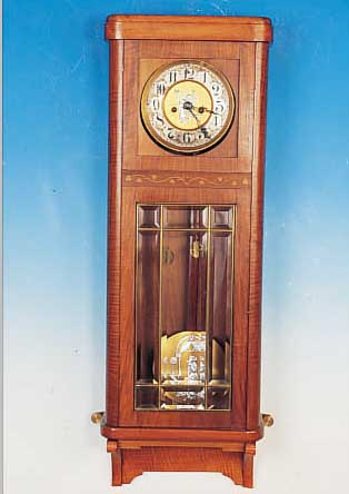 WANDUHR, GUSTAV BECKER, BRAUNAU IN BöHMEN, UM 1905/10, HOLZGEHäUSE MIT FLORALEN INTARSIEN,ANGEDEUTETER SOCKELABSCHLUß, SCHWUNGBEREICH DES ...
