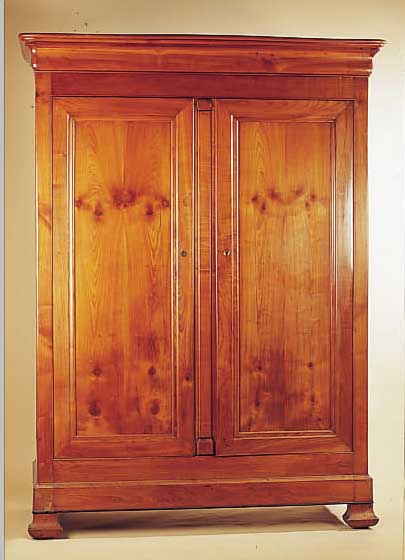 SCHRANK, ELSAß-LOTHRINGEN, UM 1820-30, KIRSCHBAUM MASSIV, SCHLOß UND SCHLüSSEL SEKUNDäR, SONST SEHR GUTER ORIGINALZUSTAND, CA. 224 ...