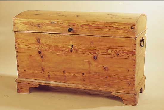 TRUHE, DEUTSCH, UM 1880, WEICHHOLZ,MIT Z.T. ORIGINALEN BESCHLäGEN, RESTAURIERT, RESTE AL-TEN WURMBEFALLS, M:81X116X60