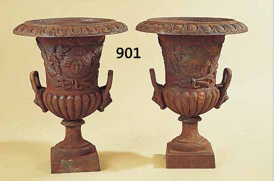 PAAR GARTENAMPHOREN, FRANKREICH, UM 1900, GUßEISEN, REICH RELIEFIERT, H. CA. 62 CM