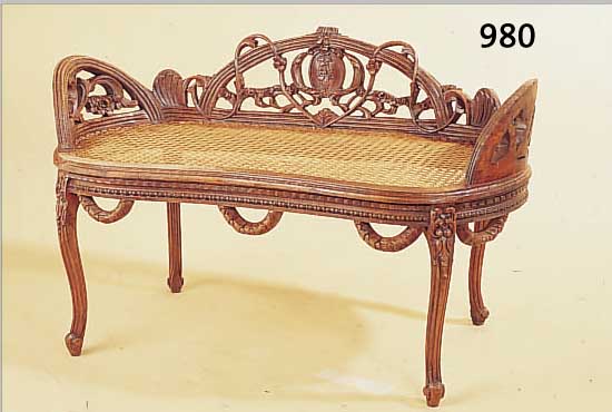 KLEINE BANK, FRANKREICH, UM 1890-1900, , BUCHE REICH GESCHNITZT MIT BLUMEN UND GIRLAN- DEN, SITZFLäCHE GEFLOCHTEN.H CA 64X104X52