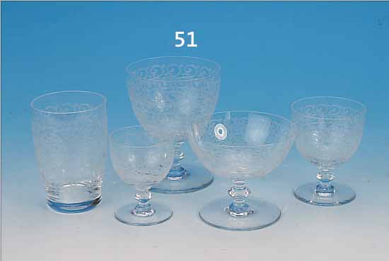 34 GLäSER, SIGNIERT BACCARAT, FARBLOSES GLAS MIT REICHER DIAMANTäTZUNG, BESTEHEND AUS: 6 WEINGLäSERN, 6 BECHERGLäSERN,8 ...