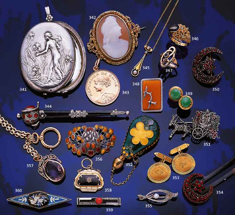 STABBROSCHE MIT EMAIL UND KORALLE, SIGN. DEA, THEODOR FAHRNER, PFORZHEIM UM 1932/35, 935ER SILBER, SCHWARZES MATTEMAIL, MARKASITEN,NADELUNG ...