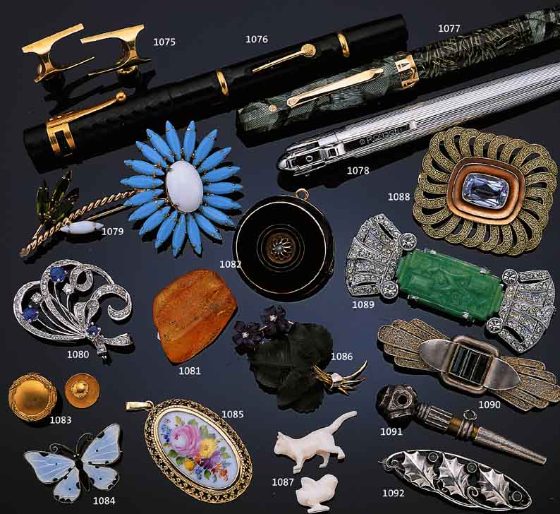 BROSCHE MIT BLäTTERN, TF LIGIERT, THEODOR FAHRNER PFORZHEIM UM 1912/18, 935ER SILBER, 3 GRüNACHATCABOCHONS, SAMMELW., SELTEN