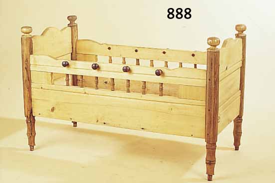 WIEGE, SüDDEUTSCH, UM 1860, BIRNE/KASTANIE, GELAUGT UND GEWACHST, RESTE ALTEN WURMBEFALLS,RESTAURIERT, M: 66X103X50 CM