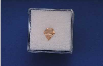 LOSER DIAMANT IM FANTASIE-SCHLIFF, CA. 0.58 CTGET. (L. BRAUN-ROSE)/SI