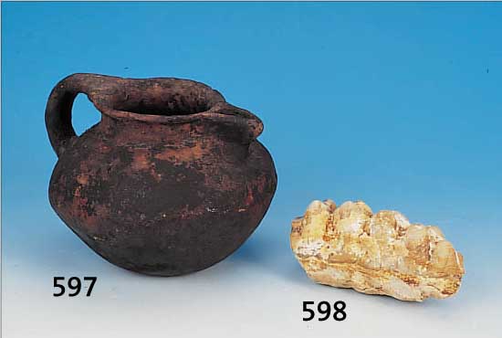 HENKELKANNE, BRONZEZEIT, UM 800 V. CHR., GEBRANNTER TON, PATINIERT DA BODENFUND, H. CA. 17 CM