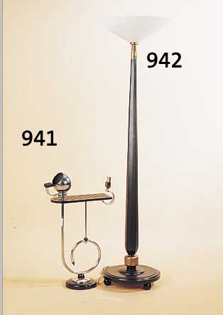 STEHLAMPE, FRANKREICH, 30ER JAHRE, HOLZ SCHWARZ LACKIERT, H. 165 CM,, MATTGLASSCHIRM SPäTER, NEU ELEKTRIFIZIERT