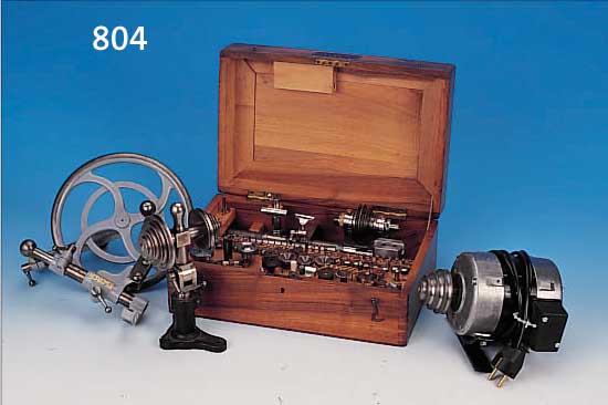 DREHMASCHINE F. UHRMACHER, LORCH SCHMIDT & CO,UM 1910/20, IM ORIG. HOLZKASTEN, AUFNAHME 8 MM, WANGENLäNGE 24,5 CM, SPINDELSTOCK MIT ...