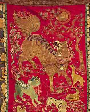 CHINA GOLDFADEN UND SEIDENSTICKEREI CA 106 X 80 CM. EHZ.3 UM 1910.