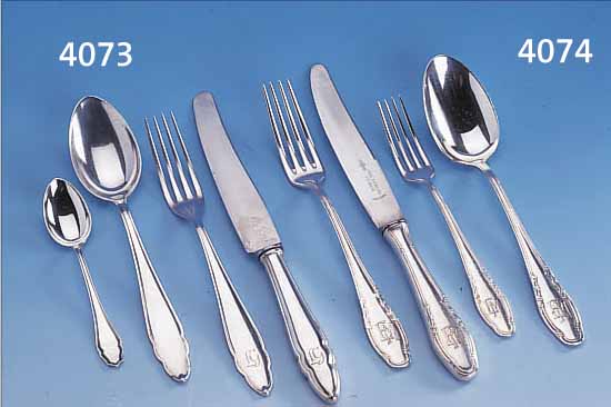 31-TEILIGES BESTECK, 90ER SILBERAUFLAGE, DEUTSCH CA. 60ER JAHRE, HISTORISMUS-STIL, BESITZERMONOGRAMM EM, BEST. AUS 6 MESSERN, 6 GABELN, 6 ...