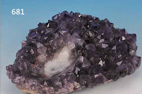 AMETHYSTDRUSE MIT MUTTERGESTEIN, CA. 19 X 22 CM