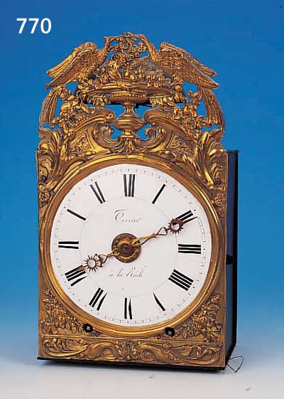COMTOISE, SOG. MONATSLäUFER, FRANKREICH UM 1880/90, GEPRäGTE MESSINGUMRANDUNG, FLORAL VERZIERT MIT ROCAILLEN U. VöGELN, EMAILZIFFER-BLATT ...