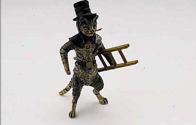 WIENER BRONZE: KATZE ALS SCHORNSTEINFEGER, NATURALISTISCHE DARSTELLUNG, BT. STAFFIERT, MONOGR. FRANZ BERMANN, WIEN, VOLLPLASTISCH, H CA. 6.5 CM