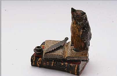 WIENER BRONZE: EULE AUF BUCH, VOLLPLASTISCHE DARSTELLUNG, BT. STAFFIERT, H CA. 4 CM, MONOGR. FRANZ BERMANN, WIEN