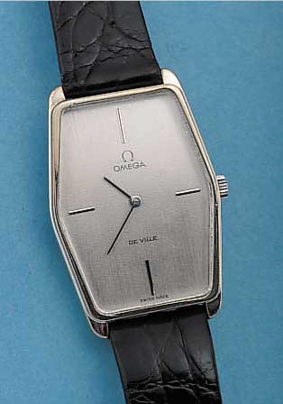 OMEGA HERRENARMBANDUHR DE VILLE, REF.-NR. 111/0103, SCHWEIZ UM 1974, METALL-WG, BODEN EDELST., RUNDANKERW. VERG., KAL. 26, 17 ST., HANDAUFZUG, ...