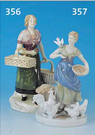 PORZELLANFIGUR, GRäFENTHAL, FRAU FüTTERT DIE HüHNER, UNTERGLASURBEMALUNG, H. 23 CM