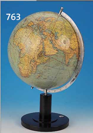 GLOBUS, DEUTSCH, 30/40ER JAHRE, HOLZSOCKEL, H. 53 CM, IM SOCKEL MIT KOMPAß, ALTERSSPUREN