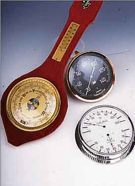 KONVOLUT AUS EHEMALIGEN LAGERBESTäNDEN, OPTIKERMESSGERäTE, 1X KOMBINATION ZIMMER- BARO-THERMOMETER FüR SAUNA, 1X KOMBINATION ...