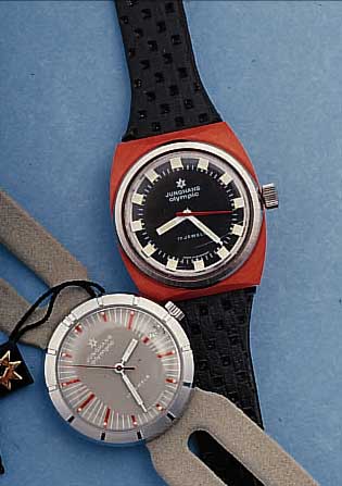 KONVOLUT: 5 JUNGHANS HERRENARMBANDUHREN, SERIE OLYMPIC, DEUTSCHLAND UM 1972, UNGETR. LAGERW., 4X FIBERGLASGEH. M. KAUTSCHUKBäNDERN,1X METALL ...