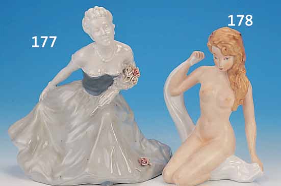 PORZELLANFIGUR, GRäFENTHAL, H. 21,5 CM, SITZENDER FRAUENAKT, BEMALT