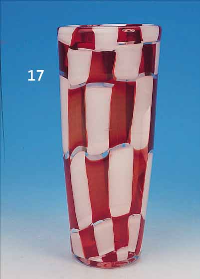 GROßE VASE, MURANO, 2. HäLFTE 20. JH., FARBL. GLAS, MIT ROT-WEIßEN EINSCHMELZUNGEN, H. 31 CM