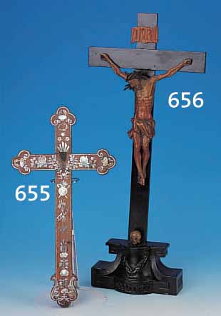 VORTRAGEKREUZ, FRANKREICH, UM 1890, HOLZ MIT PERLMUTTEINLAGEN, H. 40 CM, LEICHT BESCH., KELCHEINLAGE, FEHLT