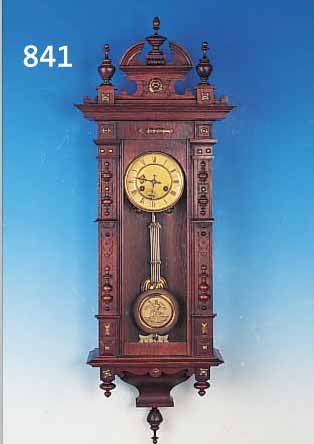 WANDUHR, JUNGHANS, UM 1900, VERZIERTES UND GESCHNITZTES EICHENGEHäUSE, MIT MESSINGAPPLI- KEN BESETZT, ORIG. AUFSATZ, 3-SEITIG ...