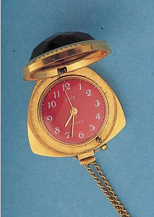 KONVOLUT: 2 ZARJA DAMENANHäNGEUHREN MIT KETTE, RUßLAND UM 1980, BEIDE METALL HARTVERG., SPRUNGDECKELEFFEKT M. SCHMUCKSTEINEN, 1X ROT- FARB., 1X ...